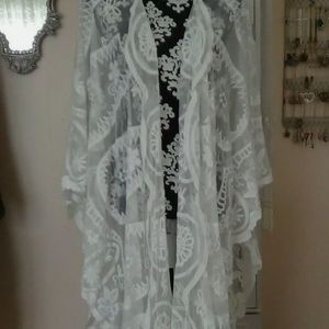 TORRIDWHITE LACE SCALLOP KIMONO COVERUP